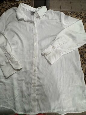 Classic swomen's White Button-Up Shirt medium satin like material